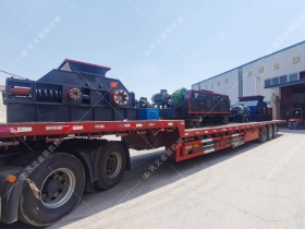 1200*1200雙齒輥破碎機，兩臺900*900軌道移動雙齒輥破碎機發往云南